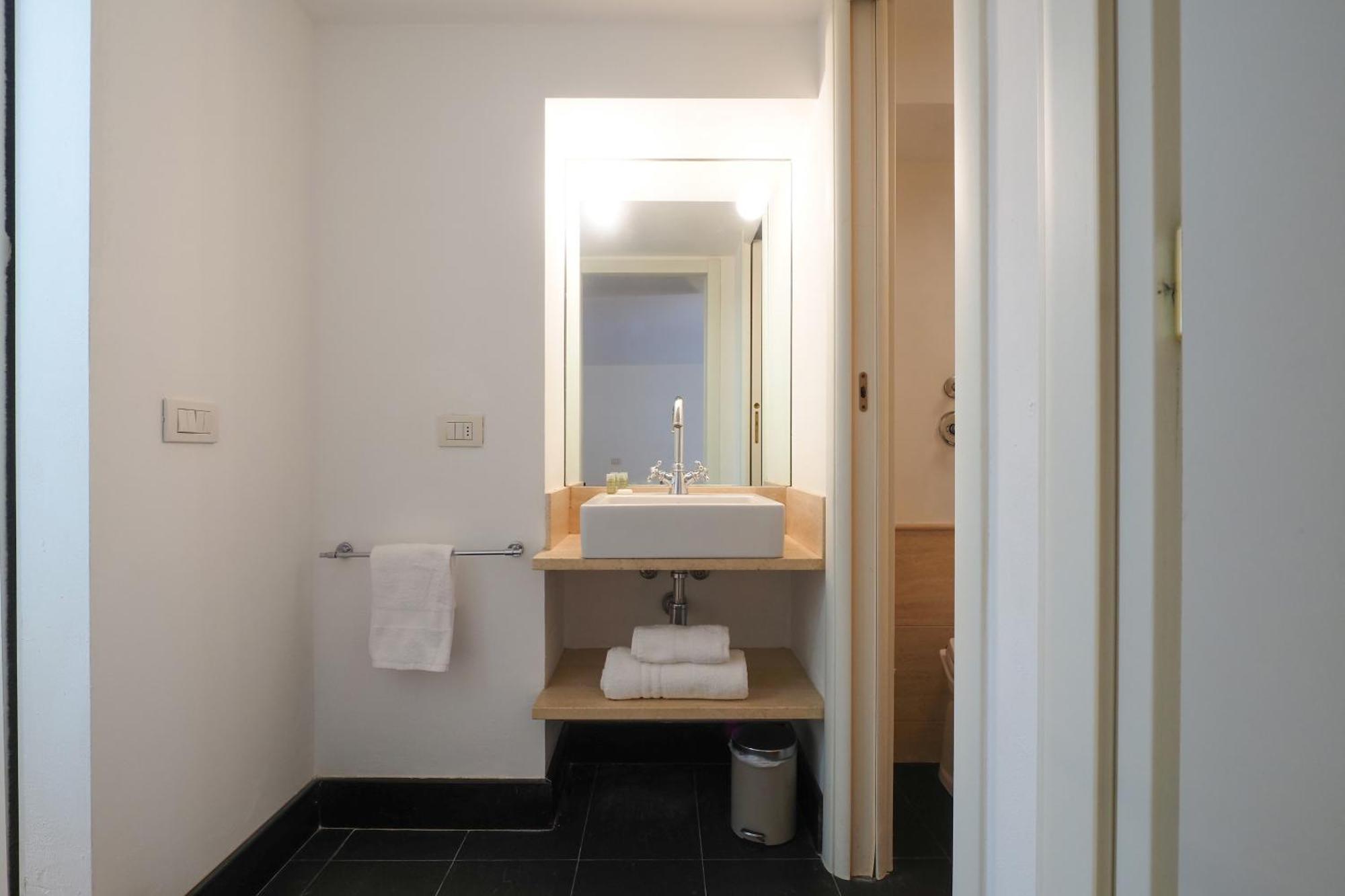 מילאנו Enchanting Loft Between History And Tranquility מראה חיצוני תמונה